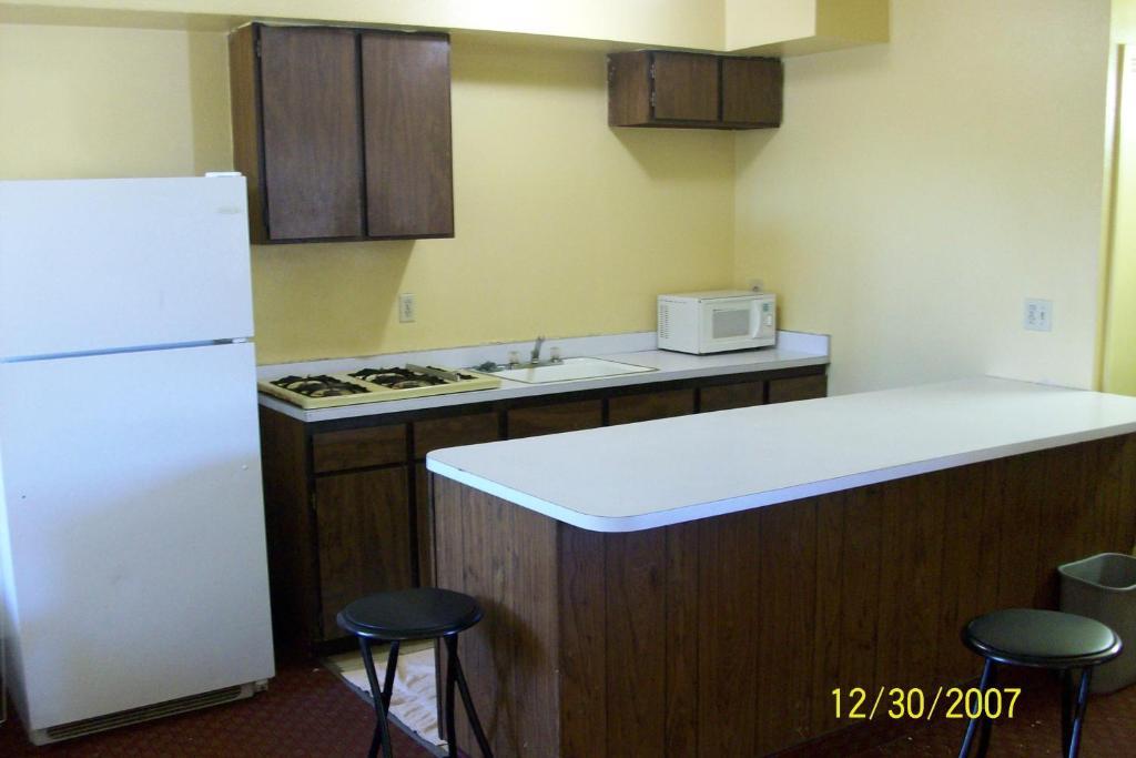 Economy Inn Фармингтън Екстериор снимка